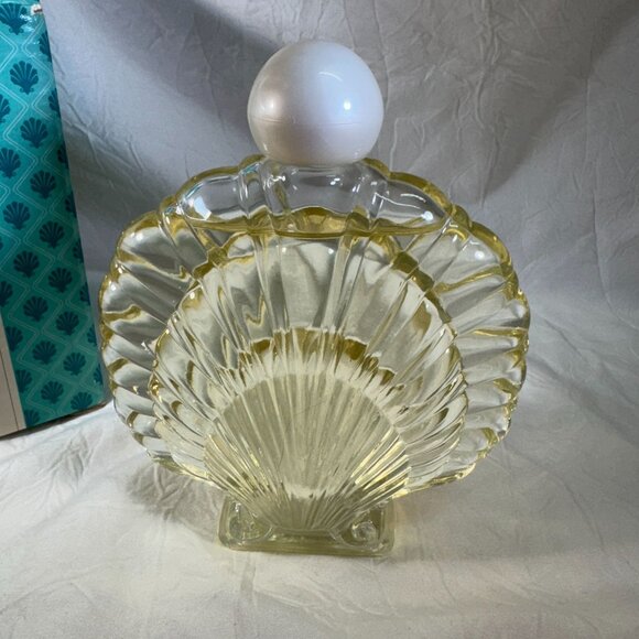 Avon Vintage Skin-So-Soft Bath Oil 4.5 Fl Oz Special Edition Seashell Decanter - Picture 1 of 5
